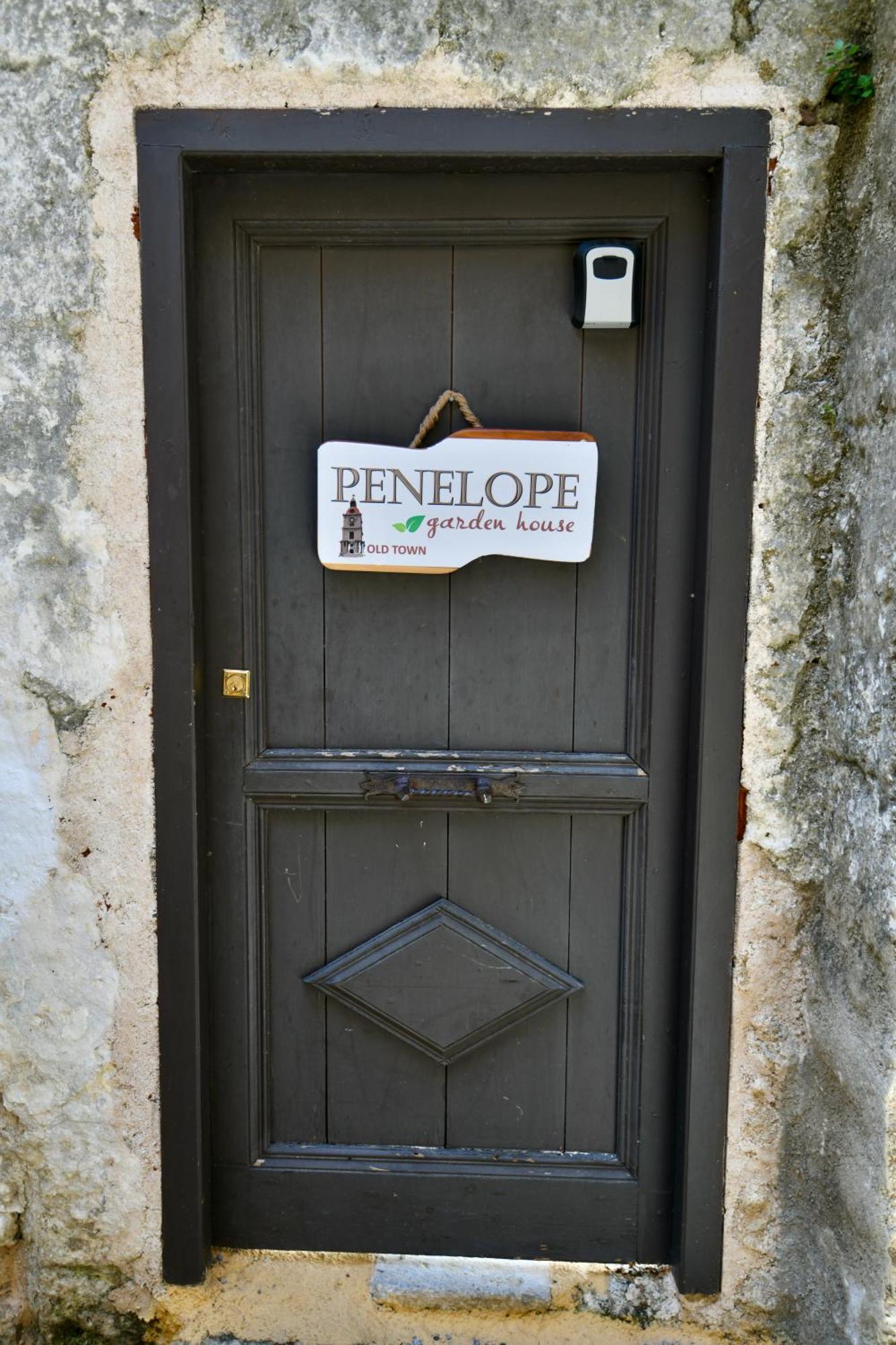 Penelope Garden House Old Town *